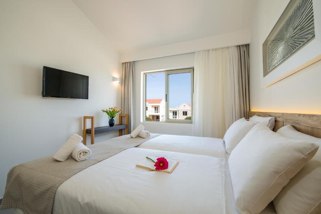Posteľ alebo postele v izbe v ubytovaní Lotus Hotel Apartments