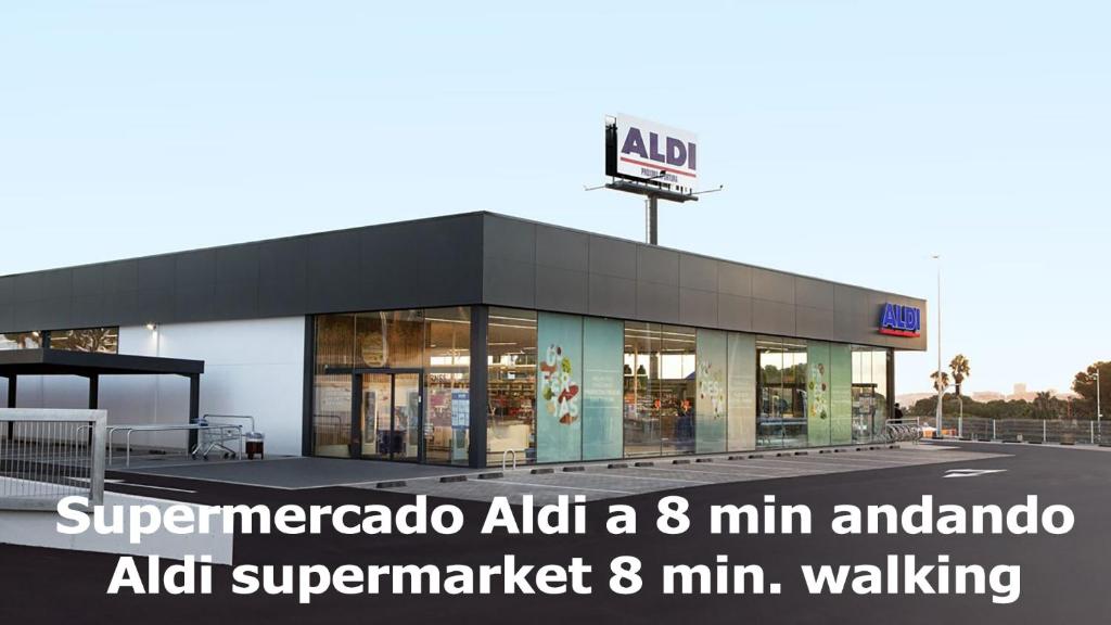 A supermarket or other shops at Az apartmant or nearby