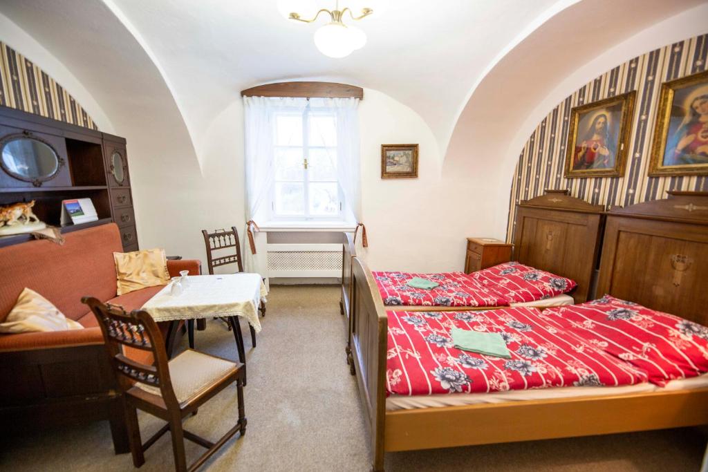 Postel nebo postele na pokoji v ubytování Penzion hradu Svojanov