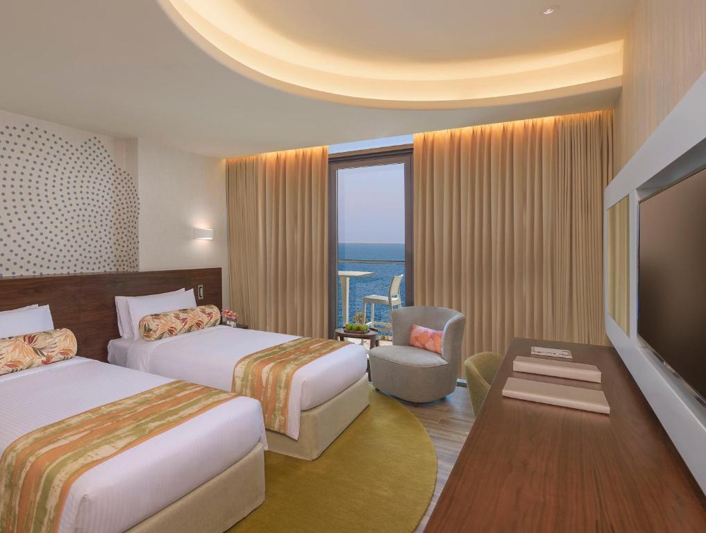 Postel nebo postele na pokoji v ubytování The Retreat Palm Dubai MGallery by Sofitel