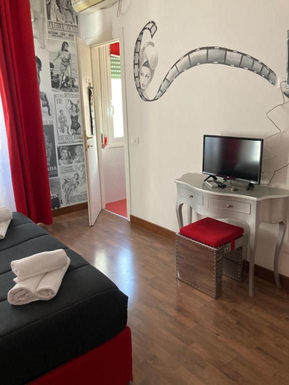 A television and/or entertainment centre at Al Civico 32