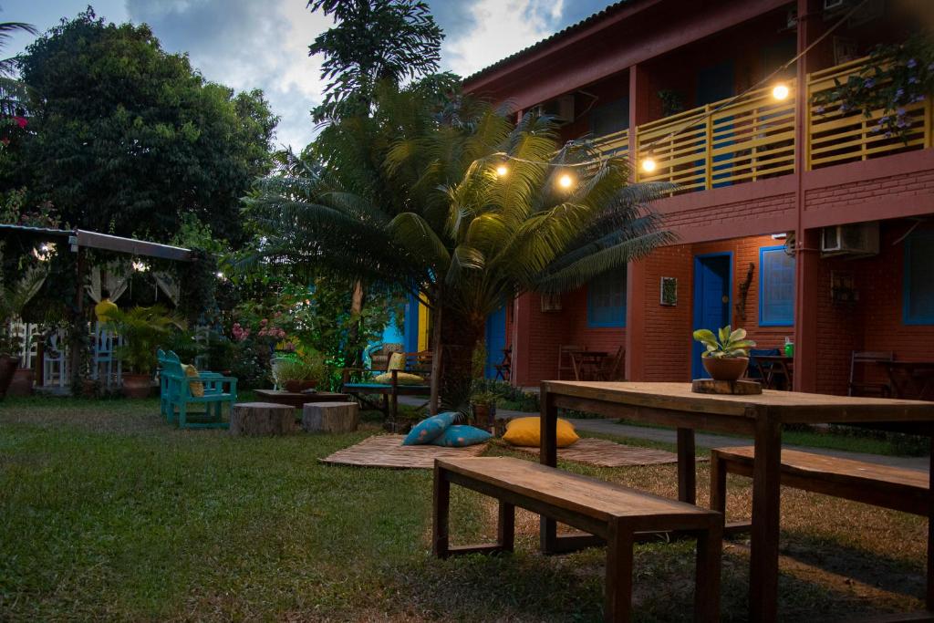 a picnic table and bench in front of a building at Pousada Brisa Do Porto in Porto De Galinhas