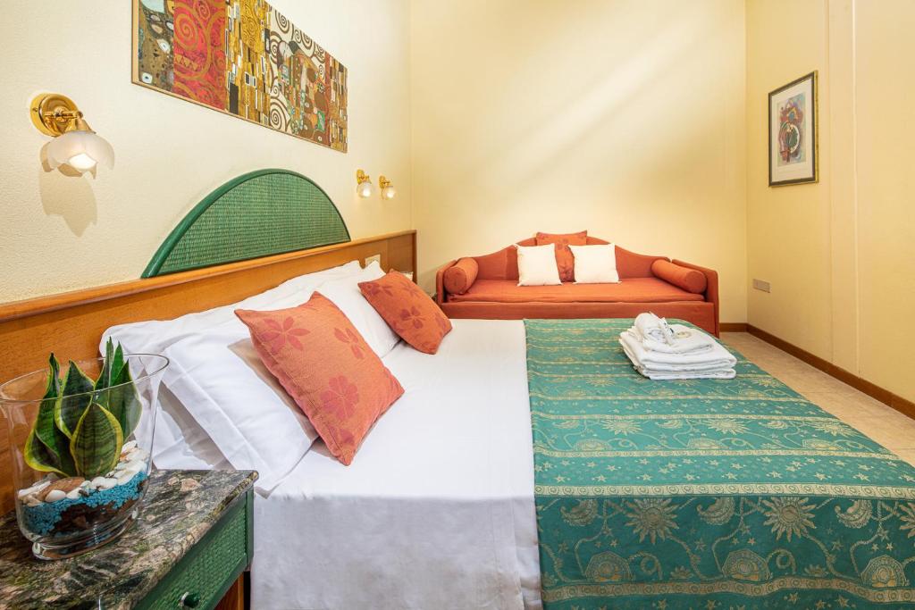 Postel nebo postele na pokoji v ubytování Hotel Bellevue