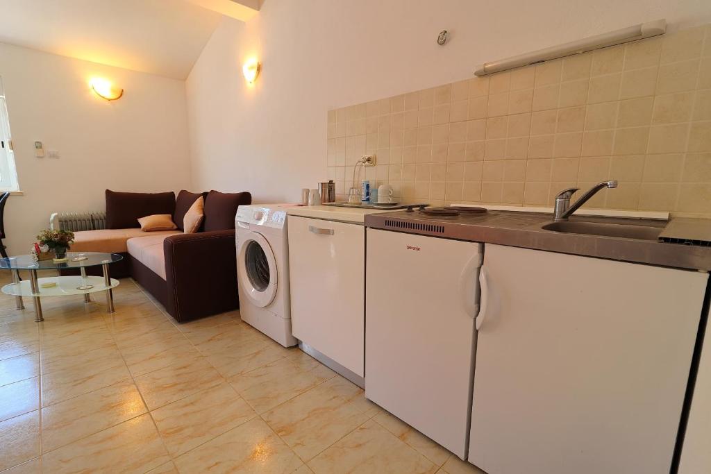 Kuchnia lub aneks kuchenny w obiekcie Apartment Belin Mljet