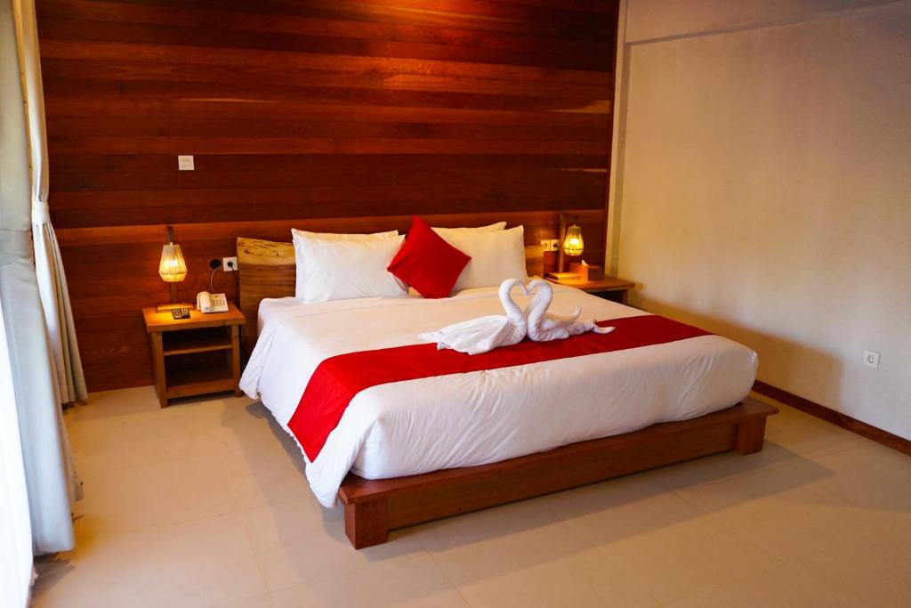 Postel nebo postele na pokoji v ubytování La'villaris hotel & resto
