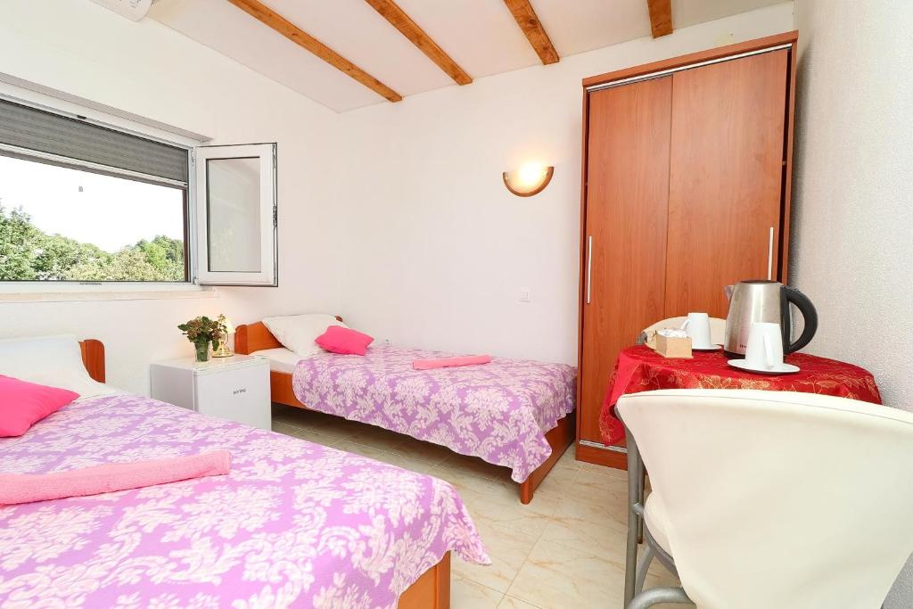 Łóżko lub łóżka w pokoju w obiekcie Apartment Belin Mljet