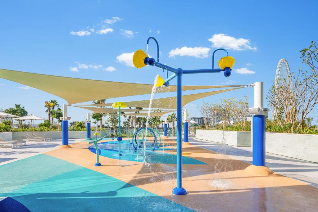Bazén v ubytování Address Beach Resort nebo v jeho okolí
