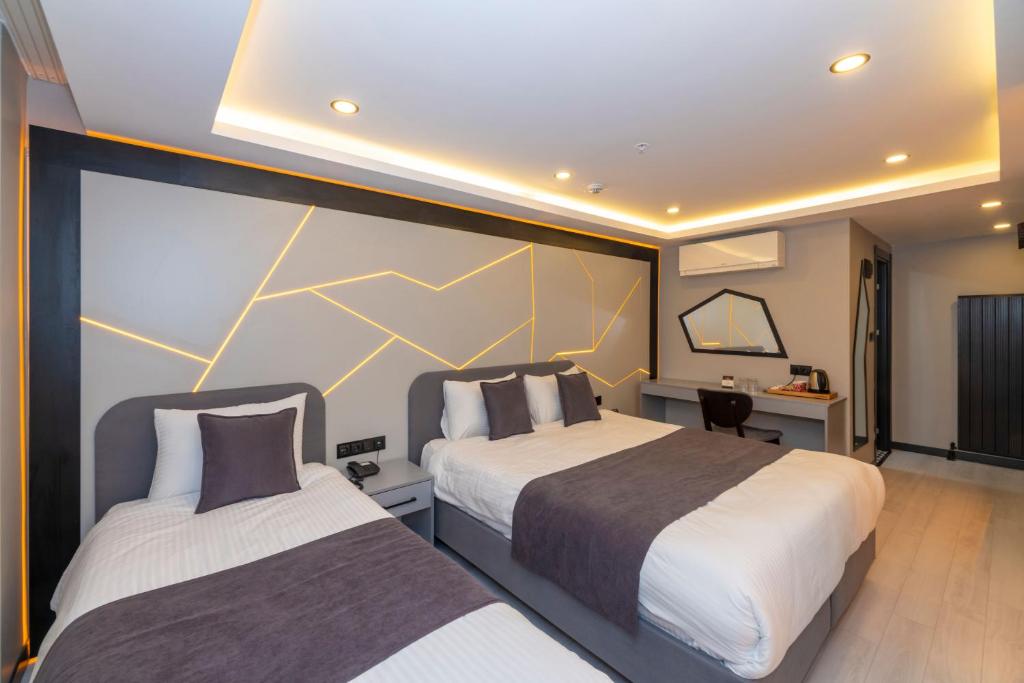 Postel nebo postele na pokoji v ubytování White Corner Hotel