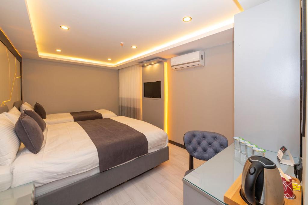 Postel nebo postele na pokoji v ubytování White Corner Hotel