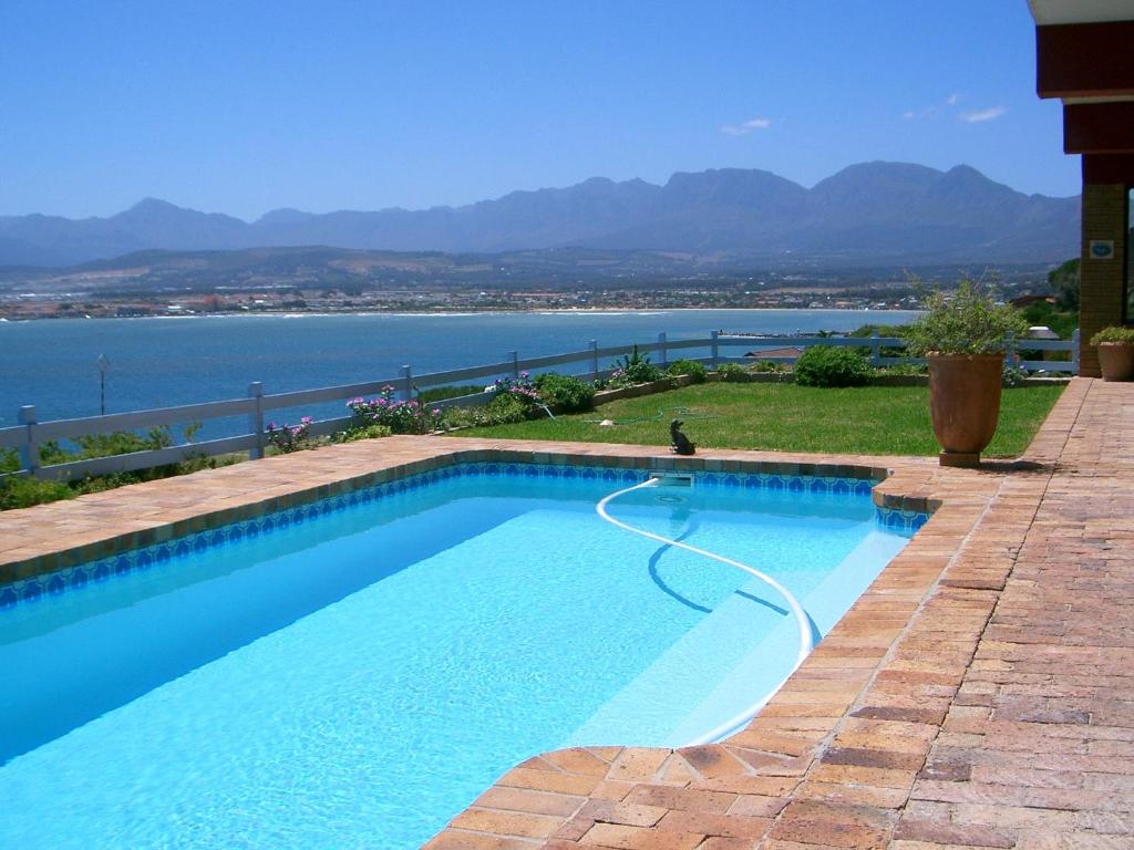 Gallery image of Whale Views in Gordonʼs Bay