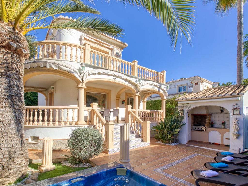Villa Villa Toscana by Interhome