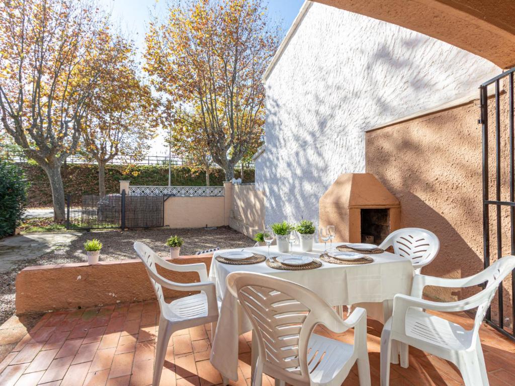 Patio nebo venkovní prostory v ubytování Holiday Home Ushi by Interhome