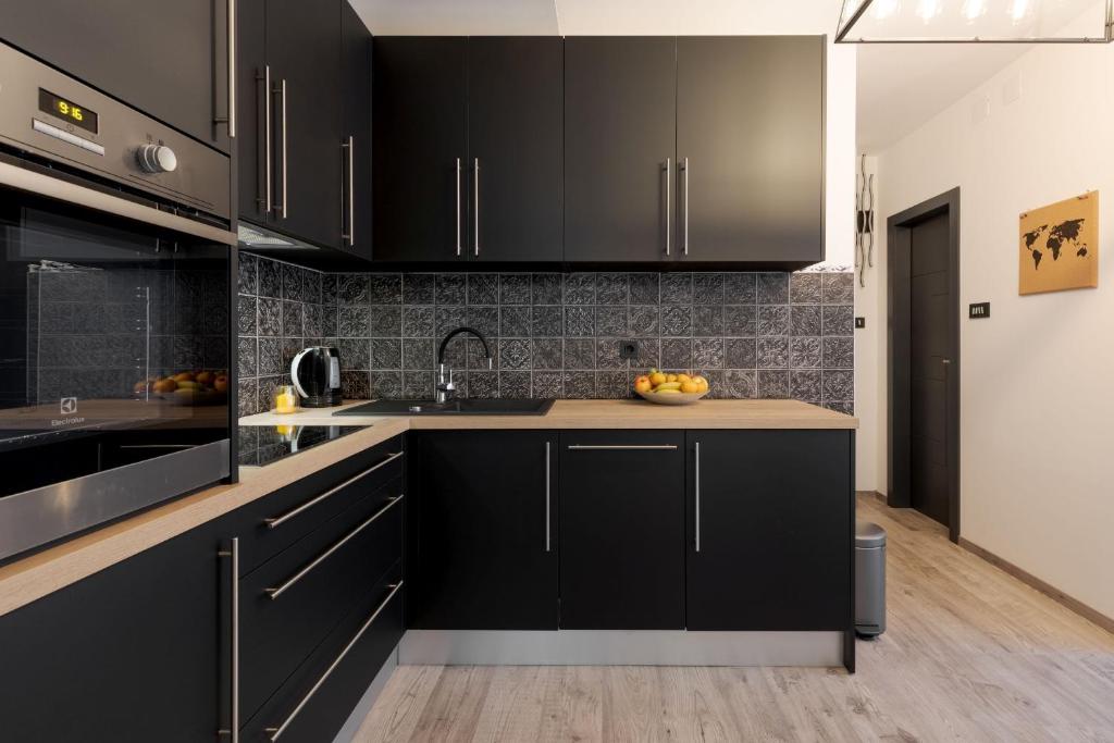 Kuchyňa alebo kuchynka v ubytovaní Apartman DOWNTOWN DL