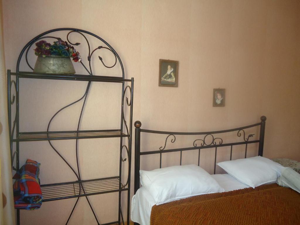 Postel nebo postele na pokoji v ubytování Nana's Guest House