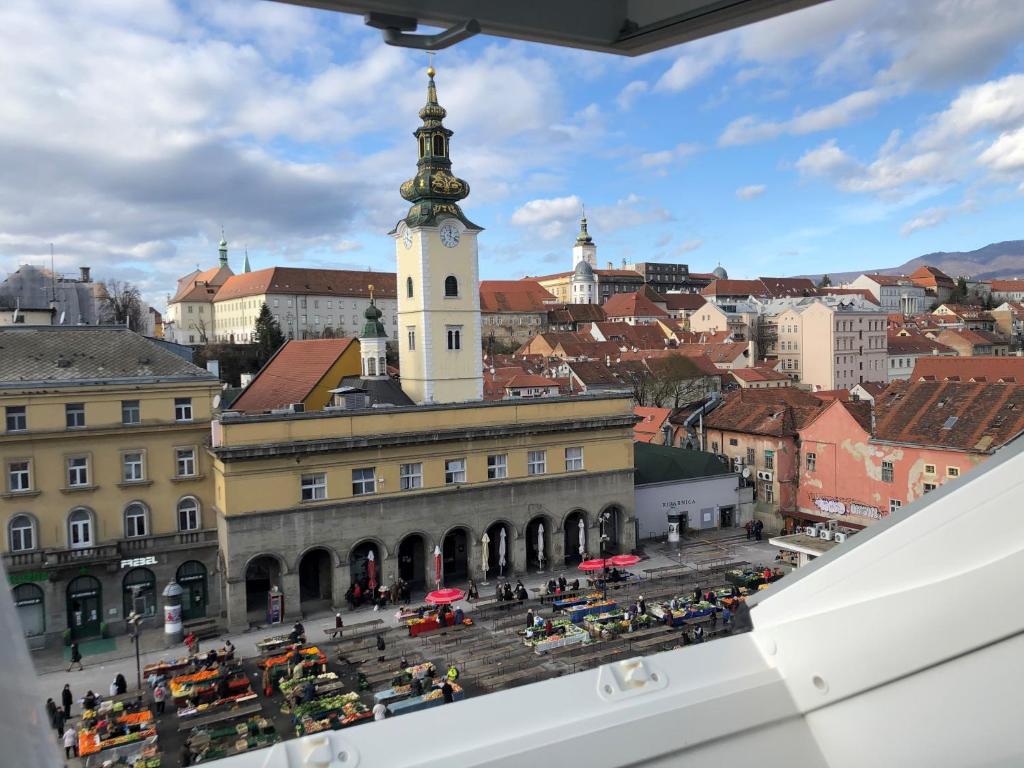Výhľad na mesto Záhreb alebo výhľad na mesto priamo z apartmánu