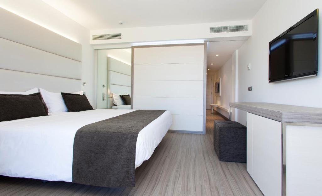 Insotel Cala Mandia Resort, Cala Mendia, Spain - Booking.com