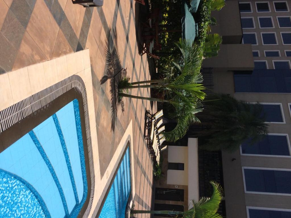 Bazén v ubytování Jacaranda Hotel Nairobi nebo v jeho okolí