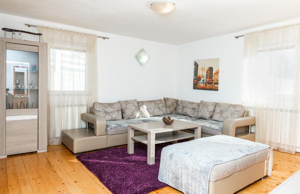 Posezení v ubytování Forest Paradise - four bedroom villa