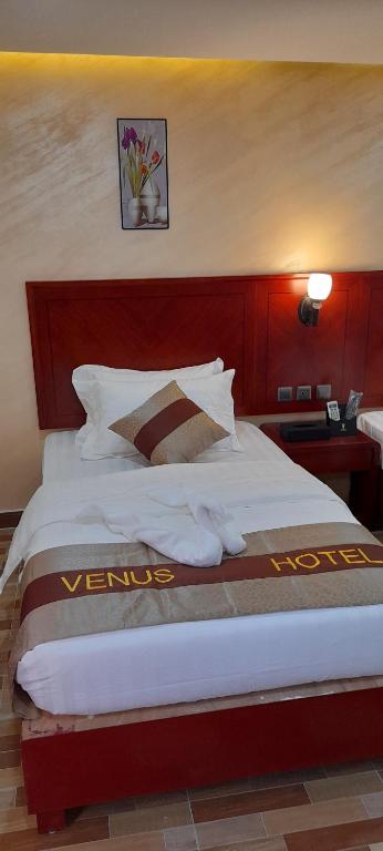 Postel nebo postele na pokoji v ubytování Venus Hotel