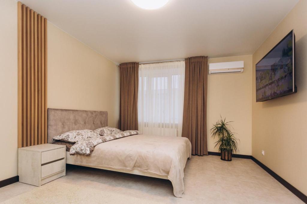 a bedroom with a bed and a window at VIP Flat lavina проспект М Лушпи 2 корп2 in Sumy