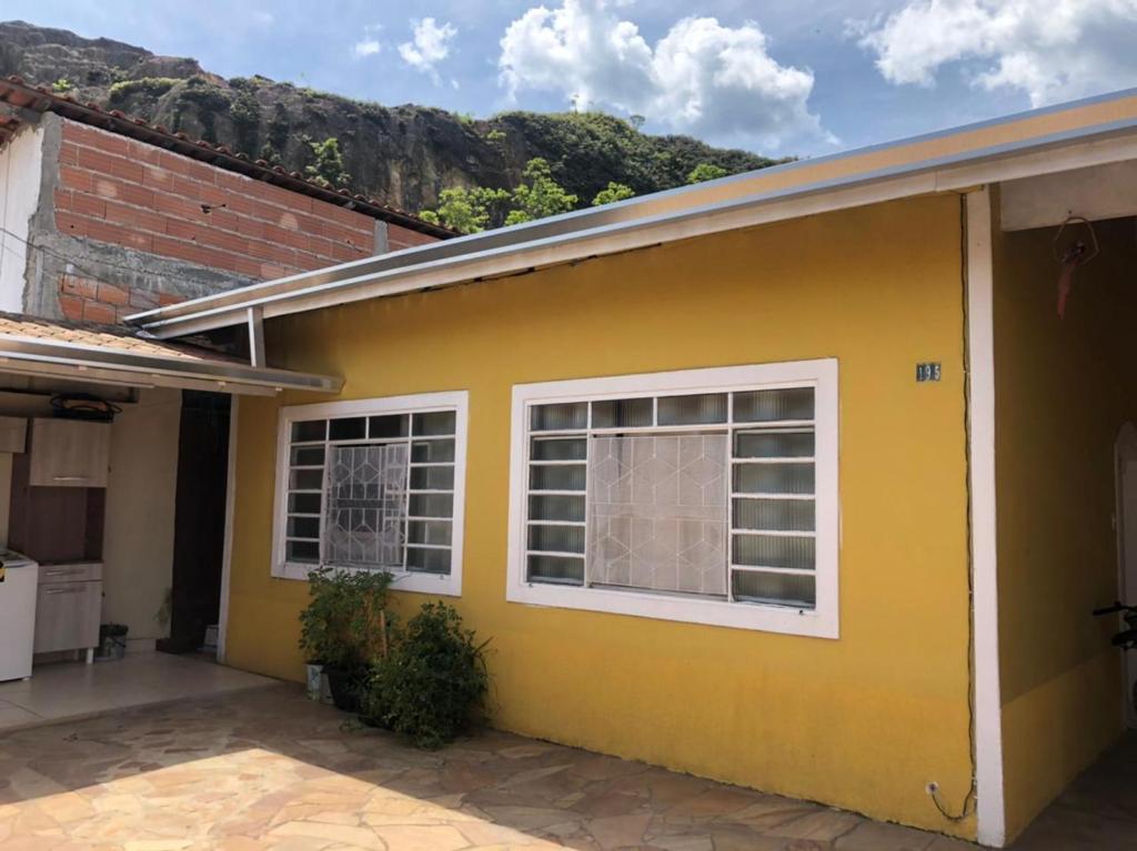 Casa com piscina