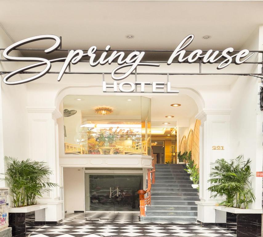 Фасад или вход в Spring House Saigon central park