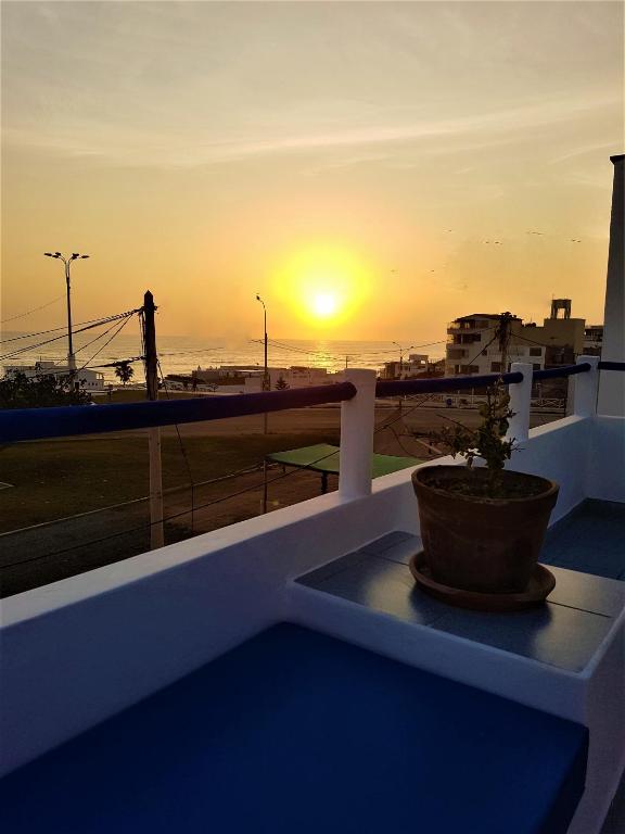 Waves Surf Camp Peru