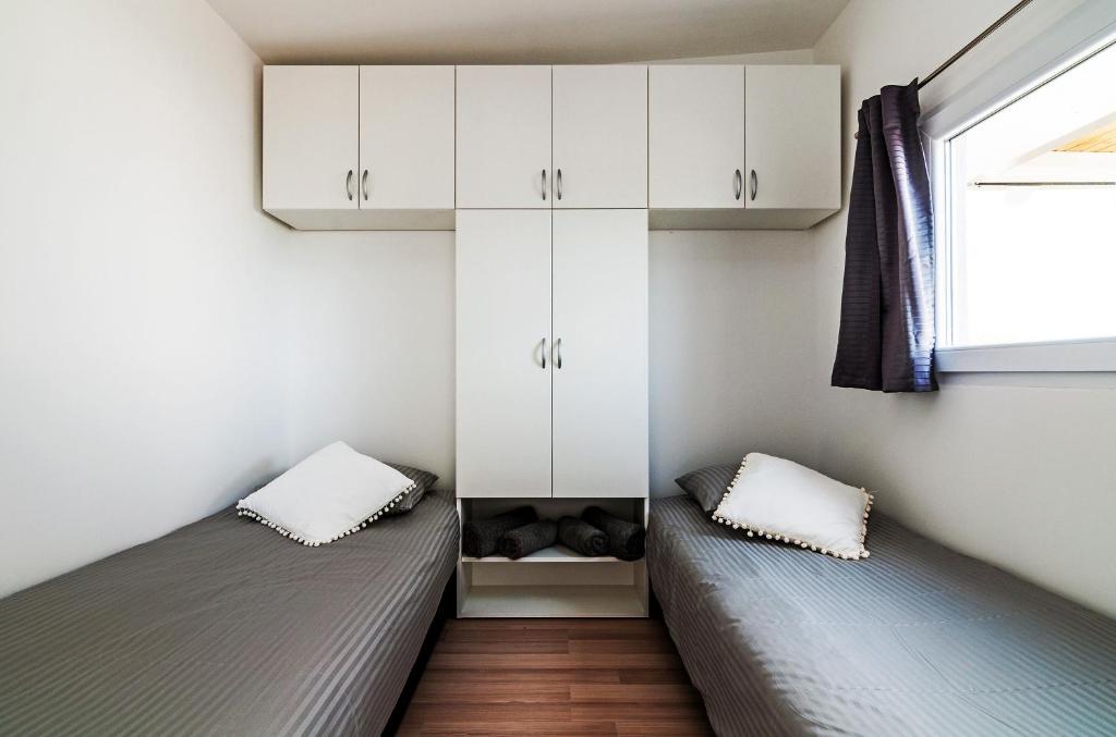 Posteľ alebo postele v izbe v ubytovaní Mobile home Damar1