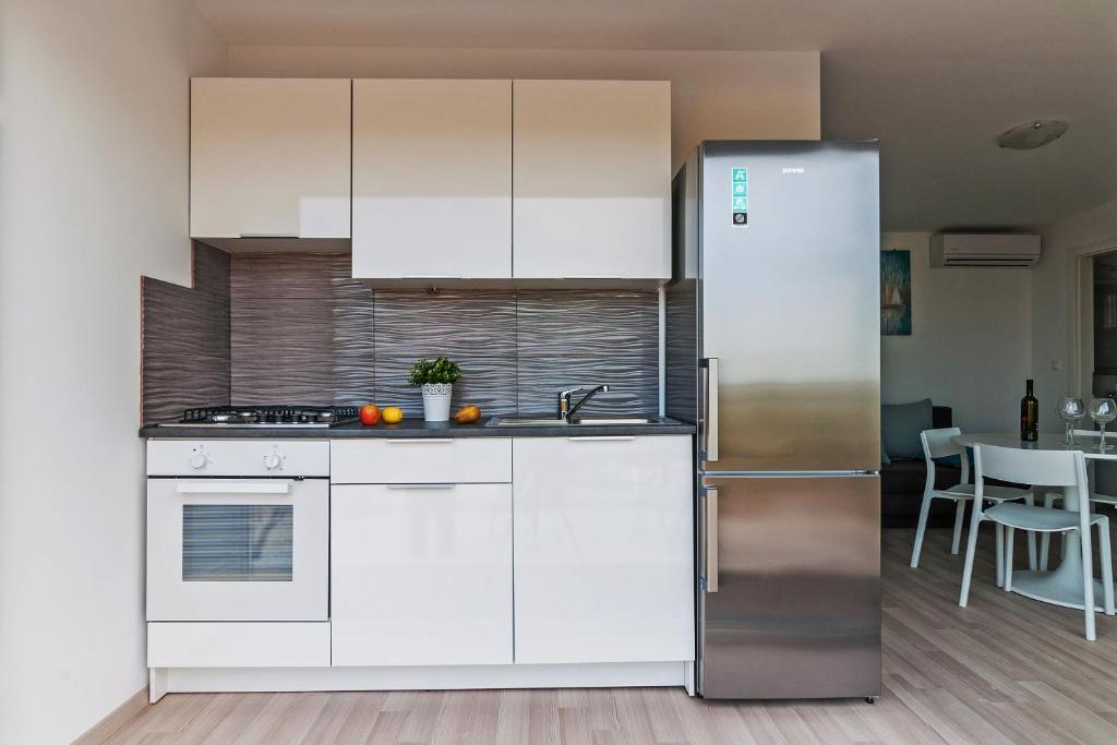 Kuchyňa alebo kuchynka v ubytovaní Mobile home Damar 2