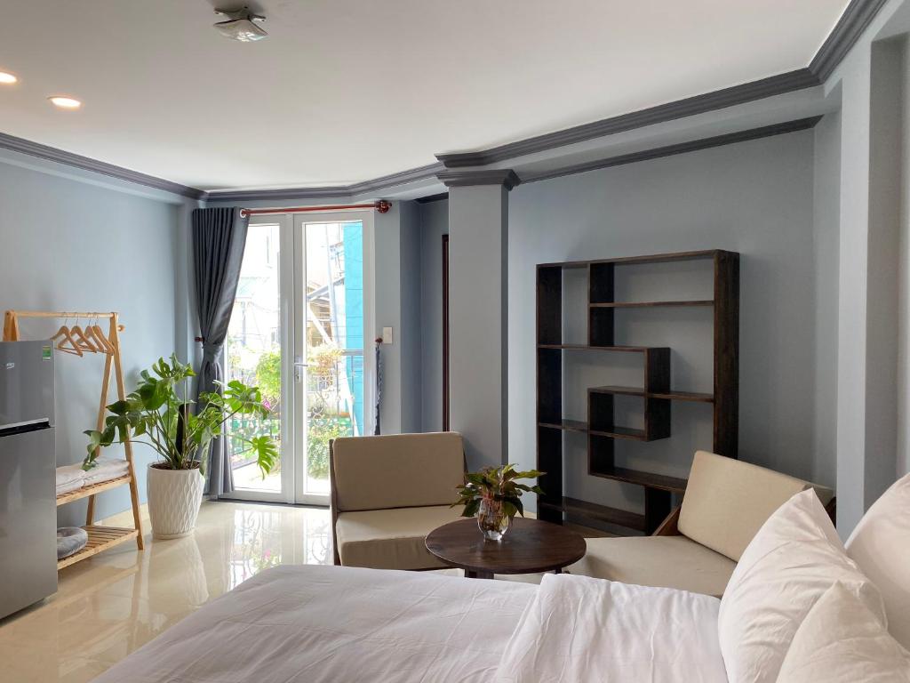 Giường trong phòng chung tại CozyNook Boutique Apartments - 3 thang 2 Street