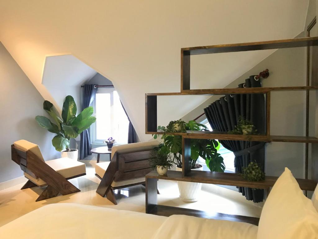 Khu vực ghế ngồi tại CozyNook Boutique Apartments - 3 thang 2 Street