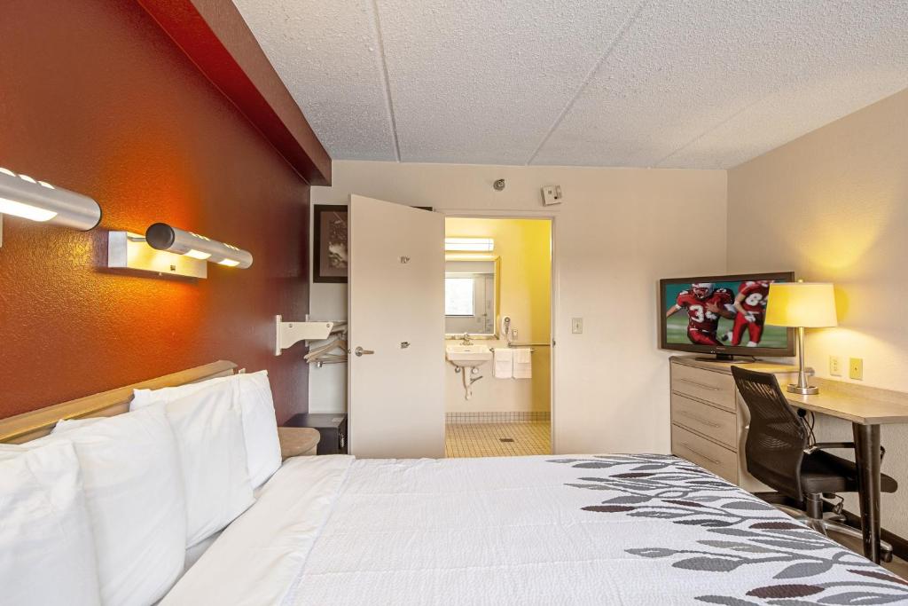 Red Roof Inn Utica - Superior King Room Disability Toegang Rookvrij
