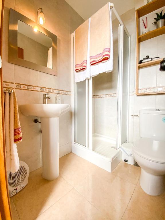 A bathroom at Apartamentos Sapoconcho by ALÔGA