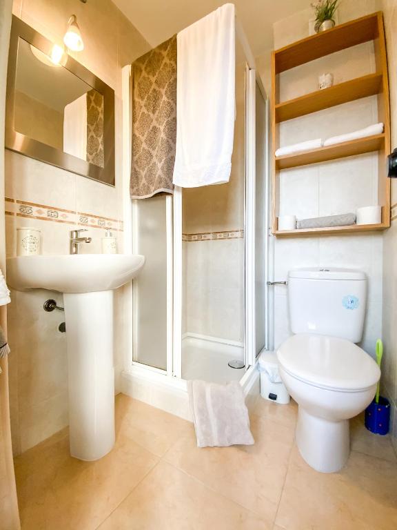 A bathroom at Apartamentos Sapoconcho by ALÔGA