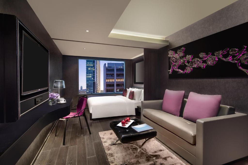 A bed or beds in a room at Hotel Pravo Hong Kong