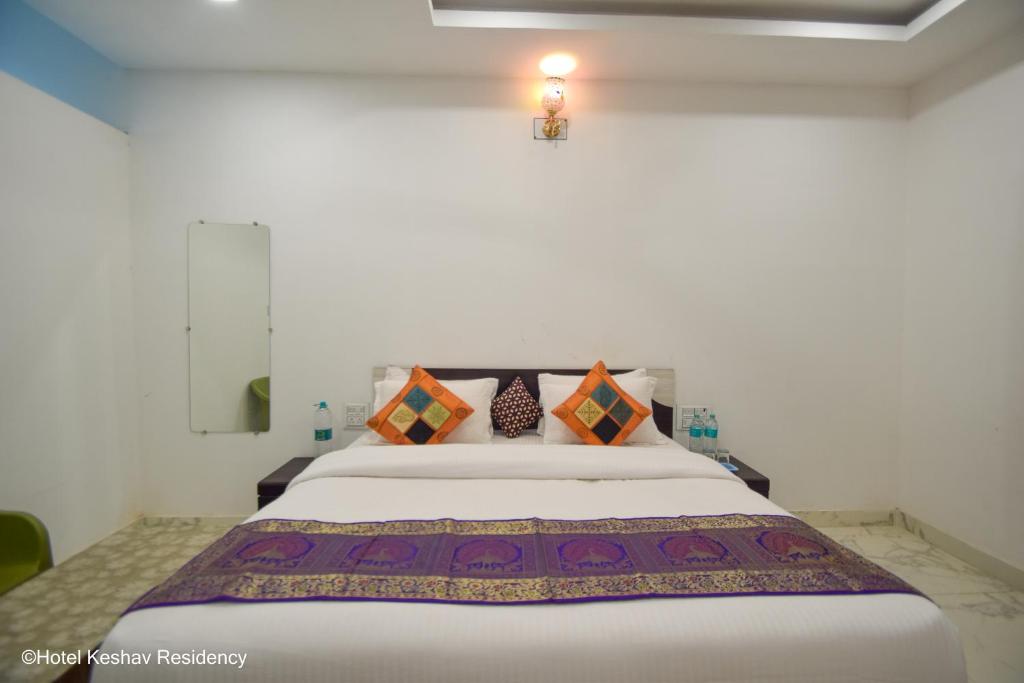 Hotel Keshav Residency - Deluxe Double Room