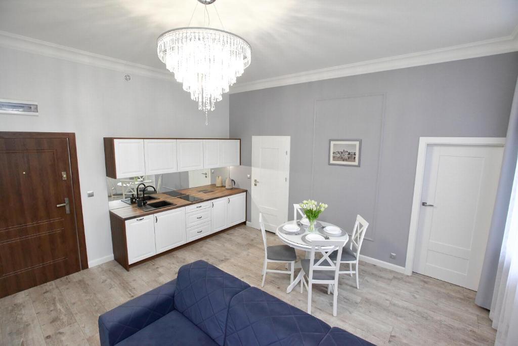 Kuchyňa alebo kuchynka v ubytovaní Apartament Kryształowy AC Progres