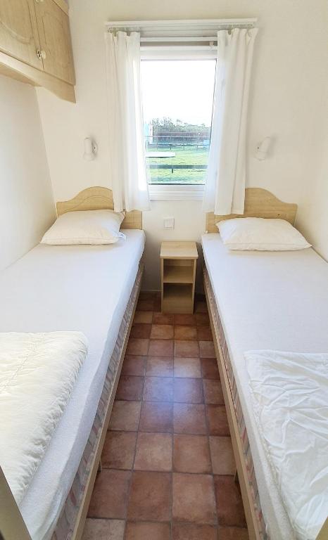 Postel nebo postele na pokoji v ubytování Tobisviks Camping