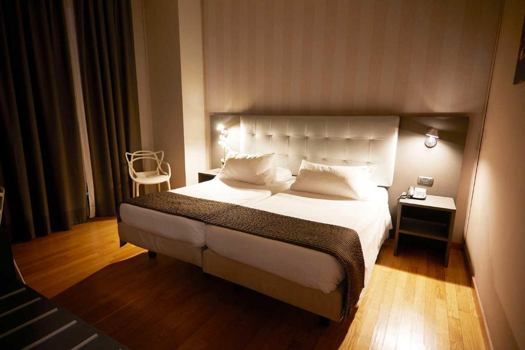 Llit o llits en una habitació de Hotel Concord