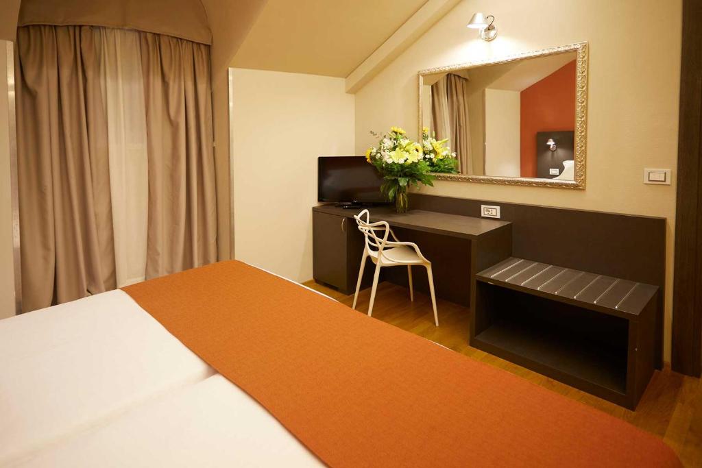 Llit o llits en una habitació de Hotel Concord