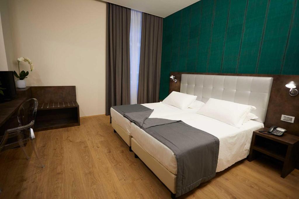 Llit o llits en una habitació de Hotel Concord