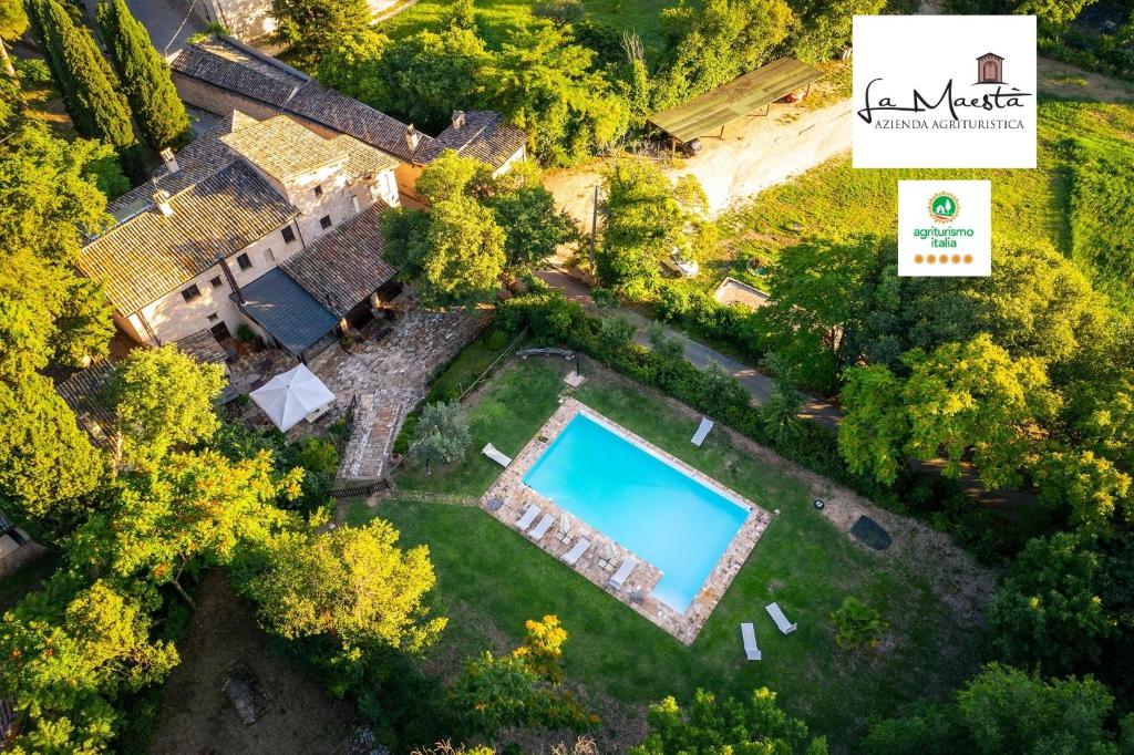 an aerial view of an estate with a swimming pool at La Maestà antica dimora di campagna in Foligno