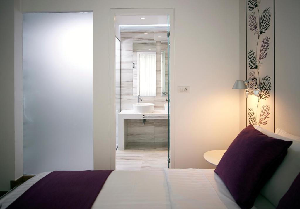 Posteľ alebo postele v izbe v ubytovaní Amazon Hotel