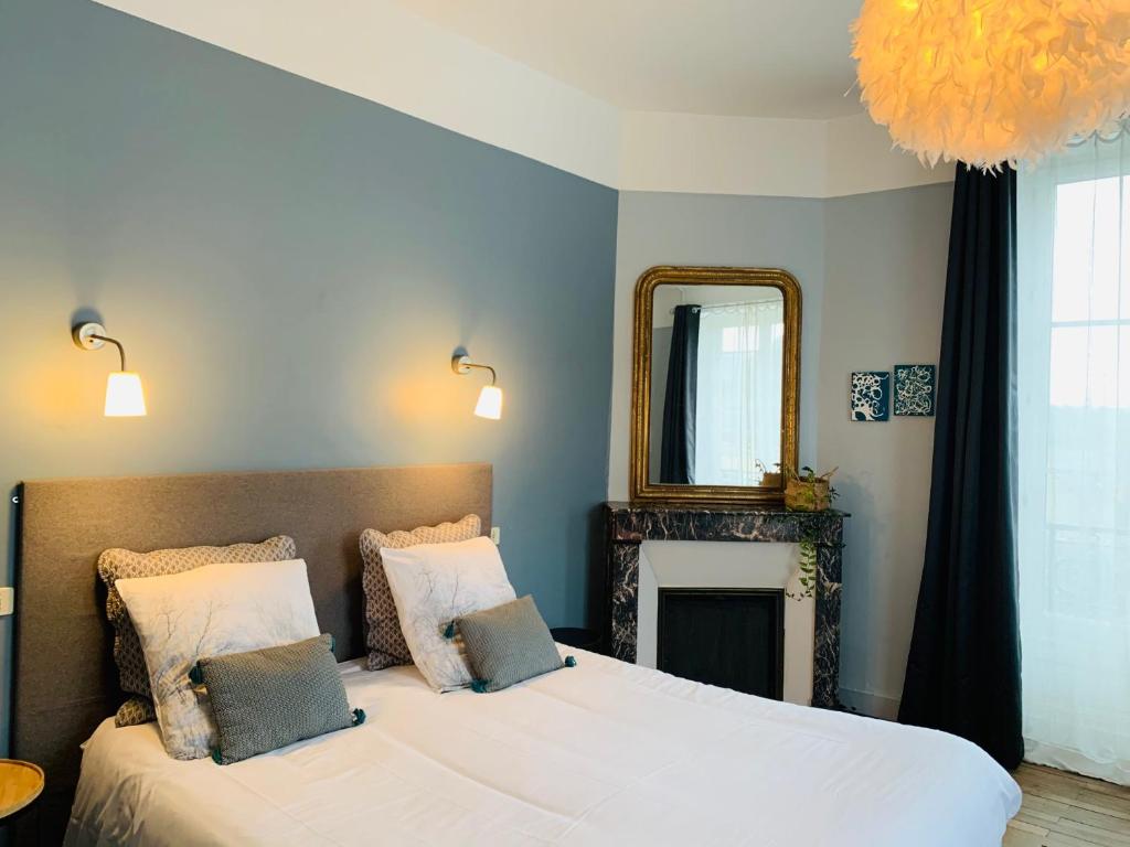 Le 14 St Michel - Deluxe Double Room With Bath