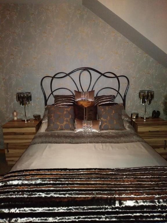 a bedroom with a bed with a black head board at No ' 9 The Cooperage' in Auchleven