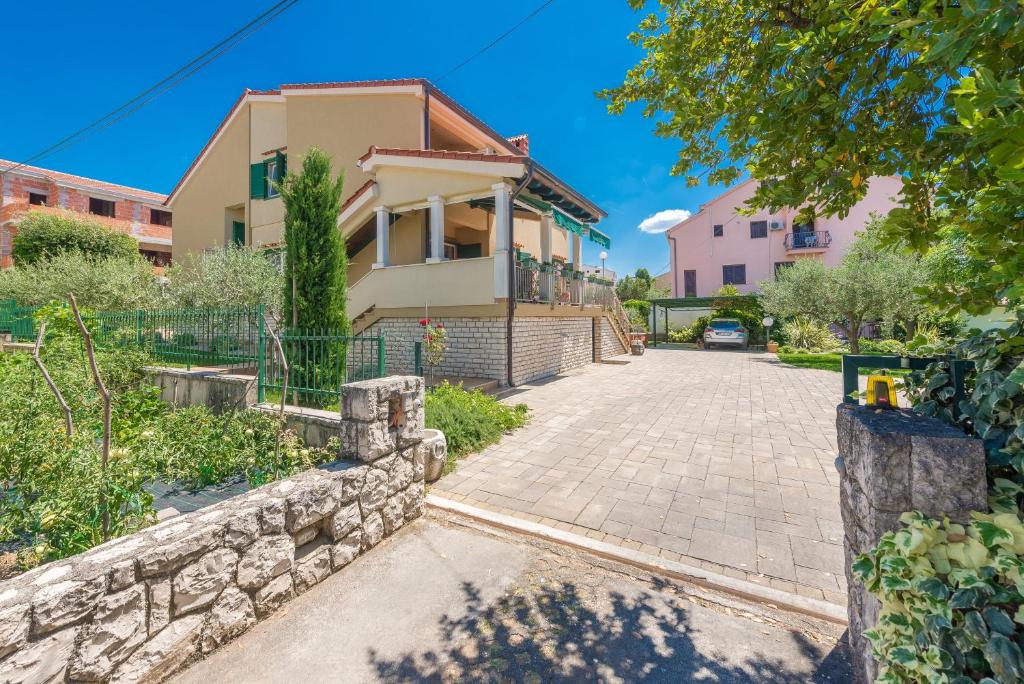 Budova, v ktorej sa vila nachádza