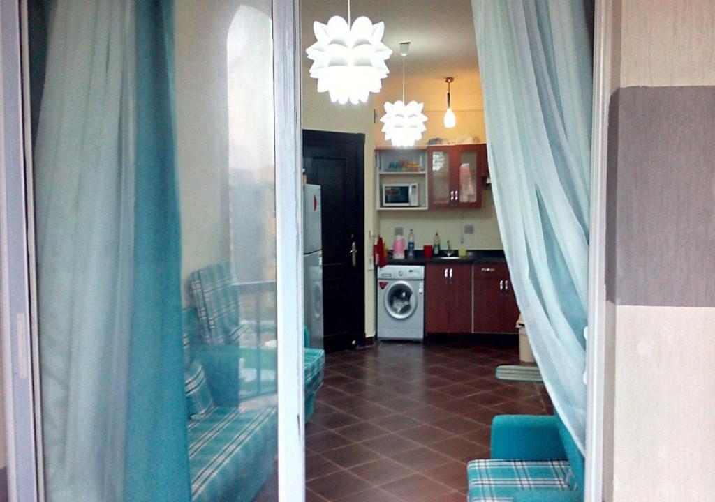 Kuchyň nebo kuchyňský kout v ubytování شاليهات بورتو مطروح فيو بحر Porto Matrouh Sea View Families Only