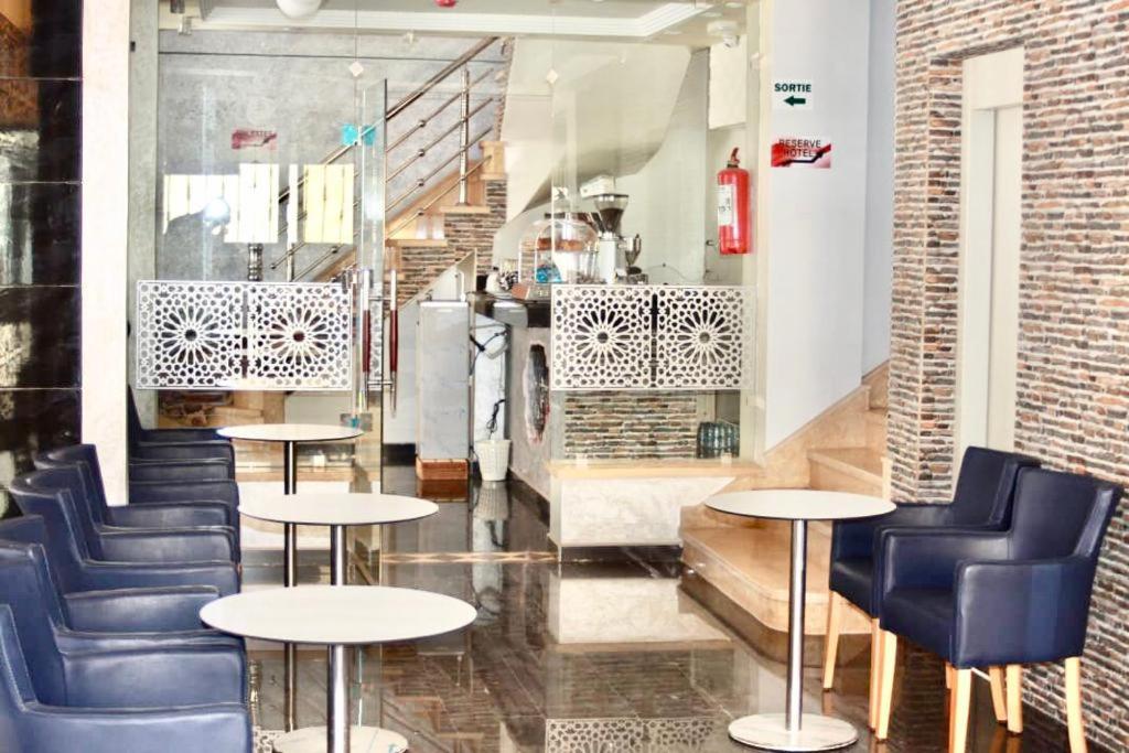 Un lugar para sentarse en ZELLAKA hôtel & café