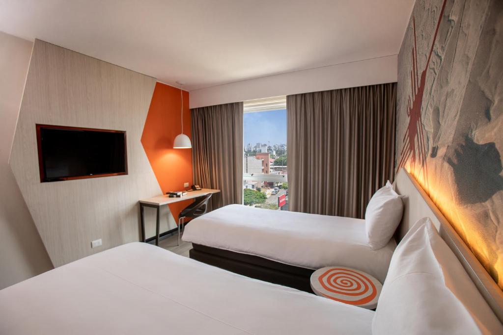 Ένα ή περισσότερα κρεβάτια σε δωμάτιο στο ibis Styles Lima Benavides Miraflores