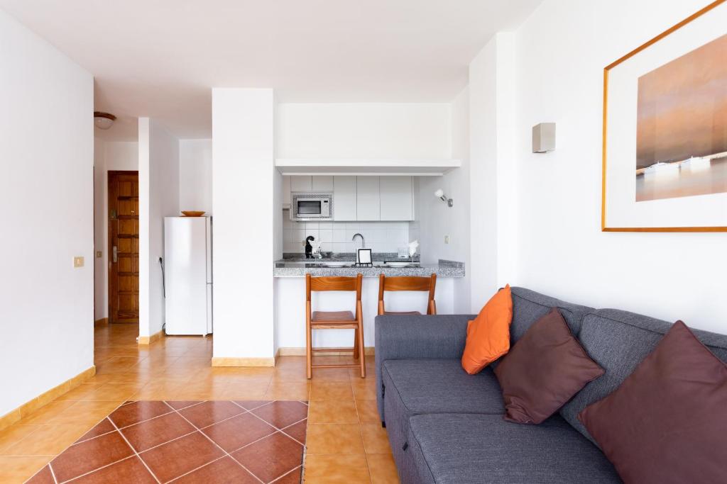 Kuchyňa alebo kuchynka v ubytovaní Home2Book Paradise Costa Adeje, Pool